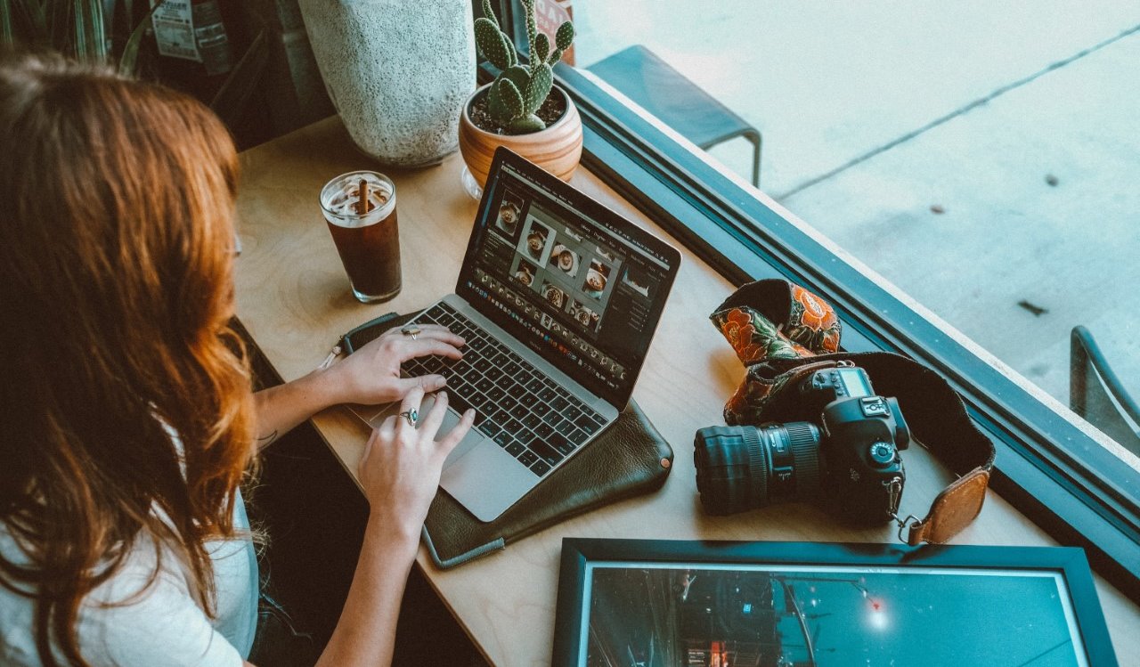 Lifestyle Image of Oxford Tech Sleeve (AC0840)